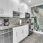 Miami Luxury Home! Next To Miami Airport And Beach