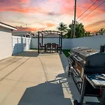 Modern 6 Bedroom Home With Pool And Bbq In Miami L34