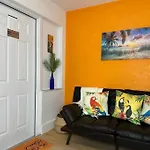 Sleeps 3, Casa Tropical In Miami