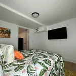 Sleeps 3, Casa Tropical In Miami