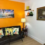 Sleeps 3, Casa Tropical In Miami