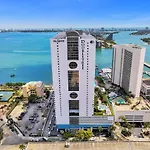 Day Dreamer! Water & Miami City Views!