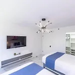 Luxury Vip 3 Bed 2 Bath Apartment Yacht Club Aventura