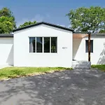 New Miami Home, Pool Near Airport And Beaches, King Bed
