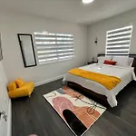 Stylish 2/1 Centrally Located!