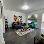 Stylish 2/1 Centrally Located!