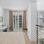 Stylish 3 Bed/2 Bath 2 Story