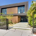 Modern Miami Home With Pool 1 Mi To Design District!