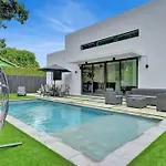 Design House -Heated Pool -Big Yard -Gated Parking