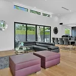 Design House -Heated Pool -Big Yard -Gated Parking