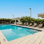 Urban Retreat - Location Pool Gym & Parking