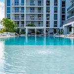 Miami Magic Vibrant 2 Bedroom With Free Parking