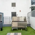 Miami Magic Vibrant 2 Bedroom With Free Parking