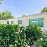 Newly Renovated Stylish Studio In El Portal #2