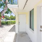 Newly Renovated Stylish Studio In El Portal #2