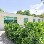 Newly Renovated Stylish Studio In El Portal #2