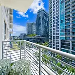 Urban Retreat - Location Pool Gym & Parking