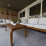 Boho House - Stylist Home With Parking And Large Yard