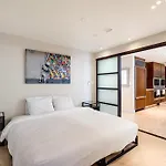 Luxury 2 Bd Condo Free Pool + Gym + Spa