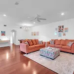 Center Grove - Lush & Spacious & New - 3 Bedrooms