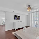 Amazing 1 Bed In Brickell Key With Free Pkg