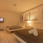 One Bedroom Apartment - With Parking & Balcony - Heart Of Wynwood