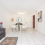 One Bedroom Apartment - With Parking & Balcony - Heart Of Wynwood