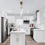 New! Havana Nights Villa ! Walk To Calle Ocho!