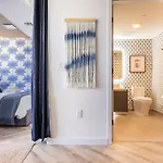 Boutique Condo In Dt Miami Perfect For Couples/Fam