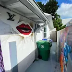 Cozy & Colorful Miami Art Canvas W/Hottub & Murals