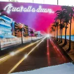 Cozy & Colorful Miami Art Canvas W/Hottub & Murals