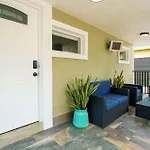 2 Bd Home W/ Private Parking, Private Yard & W/D