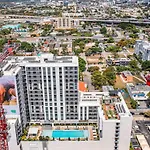 Centrally Located 2 Bed In The Heart Of Downtown With Free Parkin