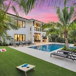Villa In Coral Gables With Pool Jacuzzi Game Room