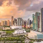 Aurora - Rooftop Pool, Gym, Walk To Downtown & Brickell