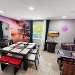 Vacay Spot Happy Escape 15 Min Beach Massage Shower Prime Loc! 6 Blocks Away From Bars, Nite Clubs, Res, Shops