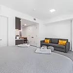 Downtown Luxury Studio Pool And Gym