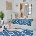Beautiful High Floor Studio * Brickell * Ocean View