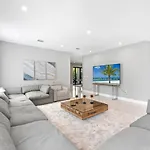 Granada Modern Luxury In Massive Mansion With Heated Pool