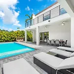 Granada Modern Luxury In Massive Mansion With Heated Pool