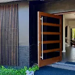 Entire Villa, North Miami Beach With Pool On Canal!