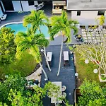 Entire Villa, North Miami Beach With Pool On Canal!