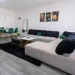 Cozy Unit Near Downtown Miami