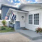 B5 Best Value On Private Bedroom With Private Bathroom In Little Havana, Miami