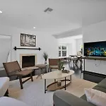 Summer Estate - Pool Parking & Prime Location