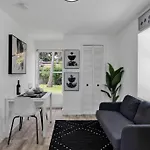 Miami Paradise-Poolside House-Centrally Located