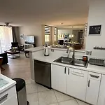 Deluxe Yacht Club Condo Near The Beach
