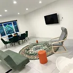 15 Guests Luxury Miami House With Pool & Gazebo!