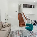 Spacious 3Br Villa In Miami With Fenced Backyard