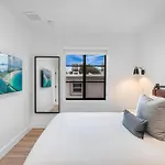 Lux Retreat By Renzzi